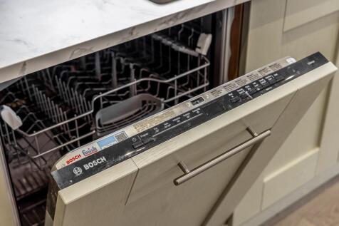 2 &amp; 6 Marshall Drive (Cowbit)-56.jpg