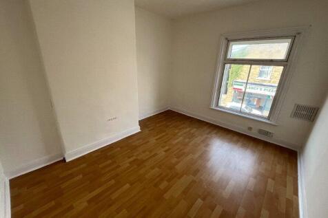 Bradford Road, Oakenshaw, Bradford, BD12 photo 5