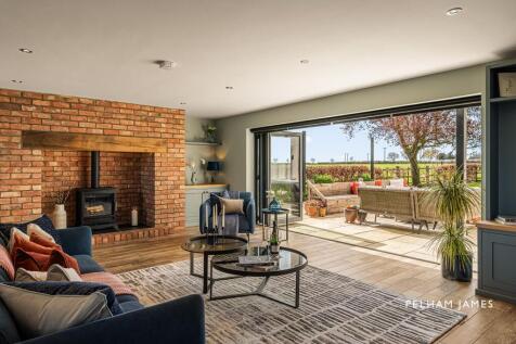 Sitting Room, Lodge Cottage, Braceborough