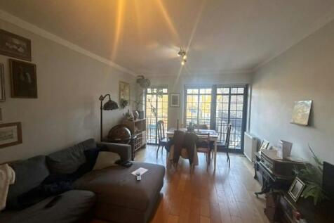 Living room 2.jpg