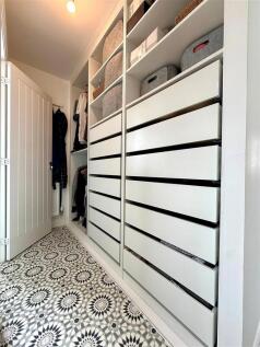 walk in wardrobe.jpg