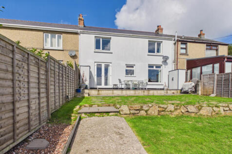 4 Bedroom Mid Terraced House for Sale