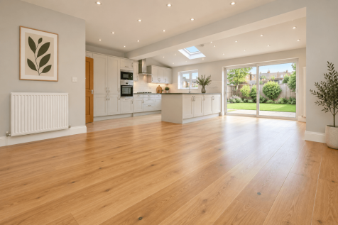5 bedroom Semi-Detached house for rent