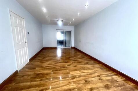 3 Appletree Grove, Wolverhampton photo 3