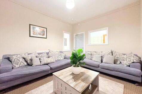 4 bed flat to rent Garratt Terrace, 5 Minute walk