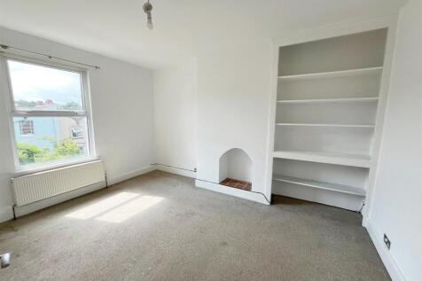 Reception room _ Bed 4 (1).jpg