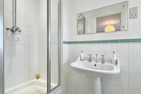 En-Suite To Bedroom 3b.jpg