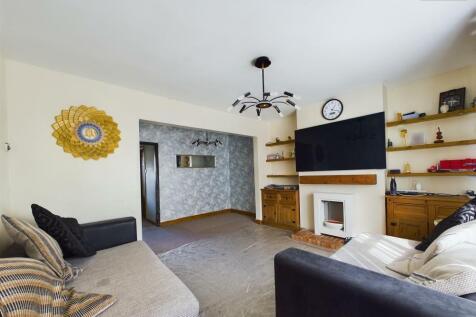 Lounge/Dining Area