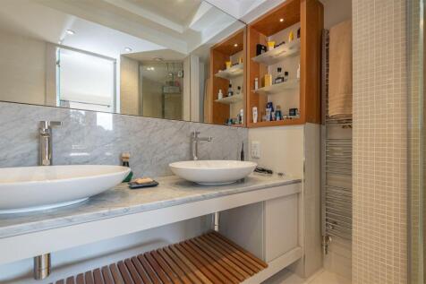 Master Ensuite with Rotund Shower