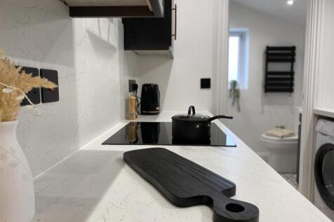 Kitchen   En-Suite   Landscape   2023 (3).jpg