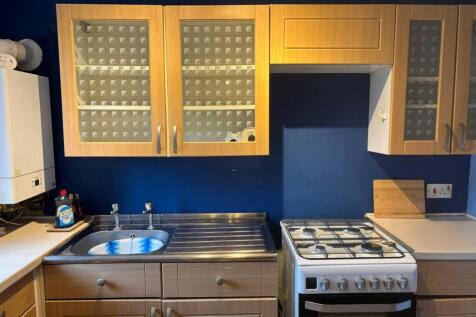 25, Barker Court, Birkby, Huddersfield photo 3