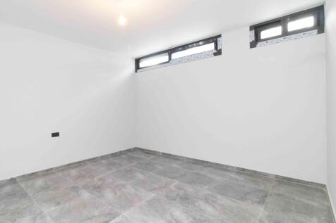 3-bedroom contemporary designed LUXURY villa + private swimming pool + underfloor heating infrastructure + cinema room Image 9999 32