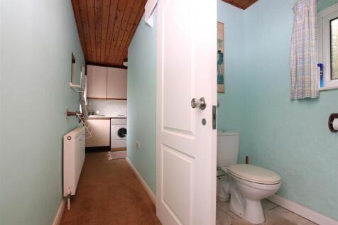 Utility and Cloakroom.JPG