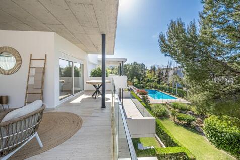 Stylish Penthouse in the sought-after Bellresguard residential area