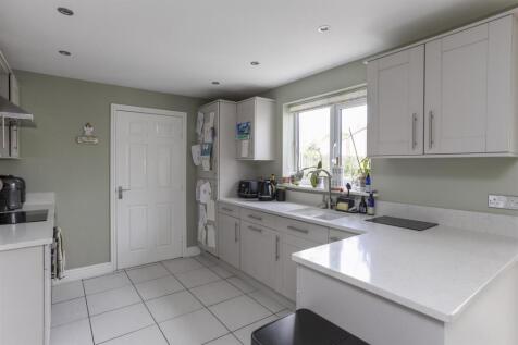 7_Driffield Avenue_9.jpg