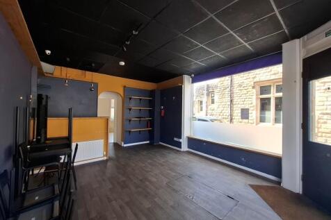 Retail Property (out of town) to rent Image 3