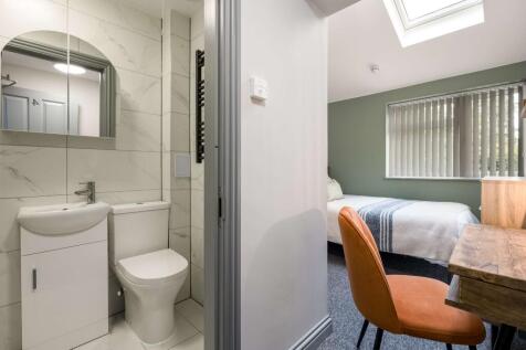 Room 4 (2).jpg