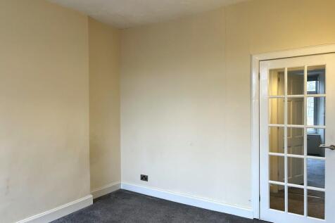 02 - Living Room ...