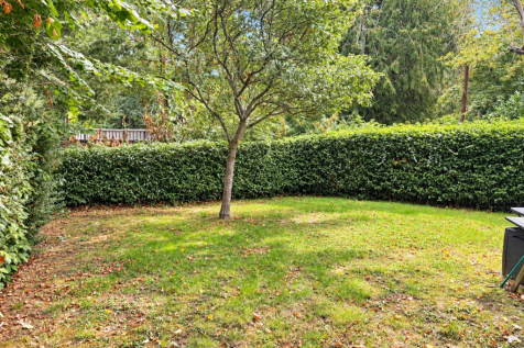 COMMUNAL GROUNDS