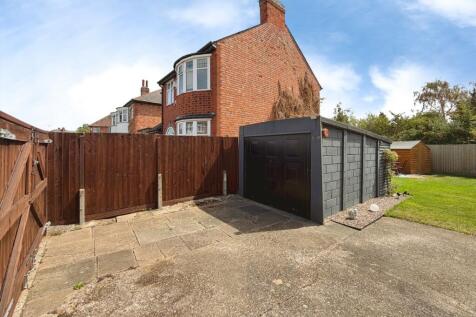 Garage/Driveway