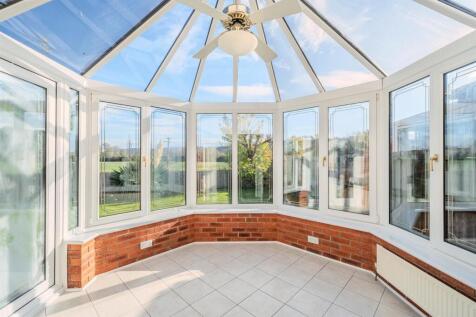 64 Cambria Close-22.jpg