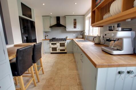 KITCHEN / BREAKFAST ROOM