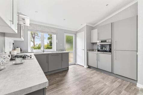 OPEN-PLAN DINING KITCHEN