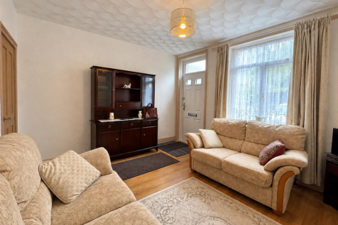 ENTRANCE LOUNGE