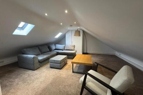 2 Lark lane - Living Area .jpg
