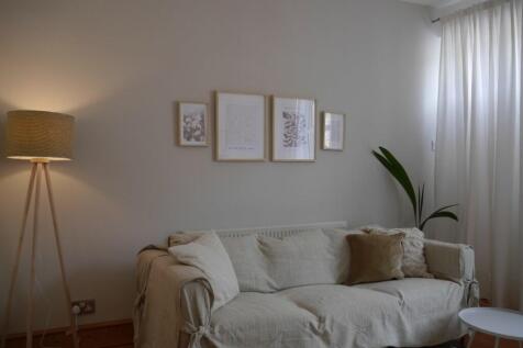 STUDENT HOUSE - £1430 per calendar month with bills. Available from 1st of July 2026 - Longfield Road, Sheffield, S10 photo 4