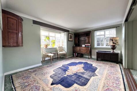 Dual-Aspect Dining Room 662