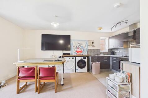 Kitchen / Living Area