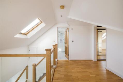 Hermitage Close, E18