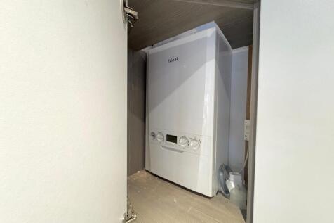 Gas combi boiler