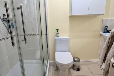SHOWER ROOM/WC