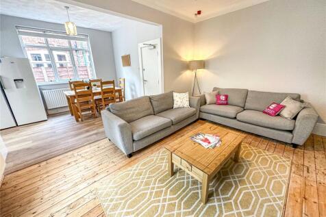 6-bed semi-detached on Goulden Road, West Didsbury, M20, £4,680/mo