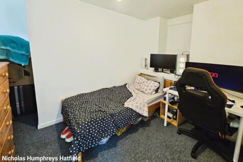 Coney Close, Hatfield, AL10 photo 5