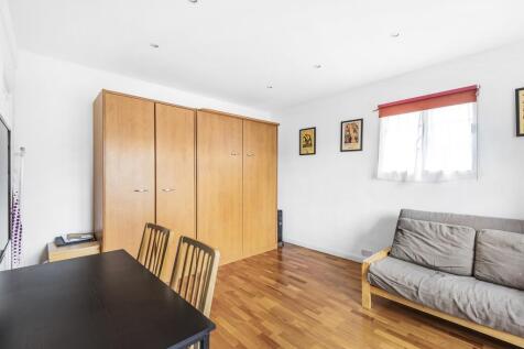 Reception Room/Bedroom