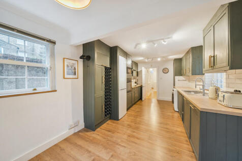 1383990-9-692d67f...