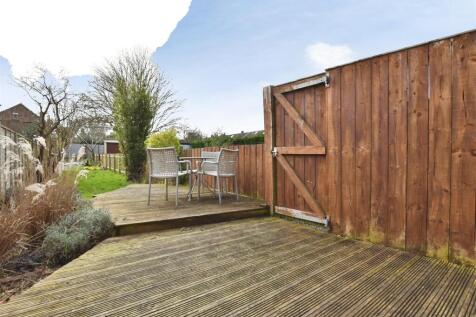 07c0cdfe-garden 20deck 20a.JPG