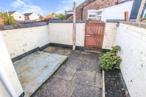 ENCLOSED REAR GARDEN