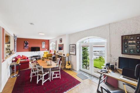 reception/sitting room