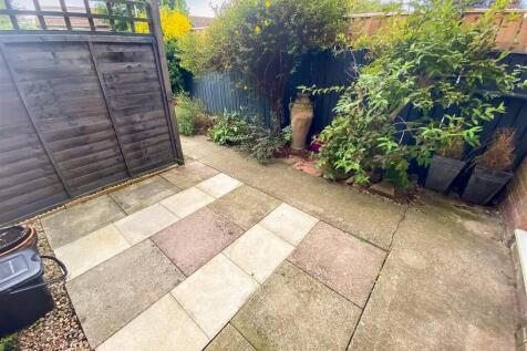 Rear Garden (2).jpg