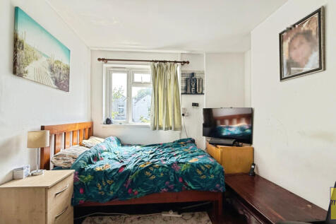 Dining room/ Bedroom