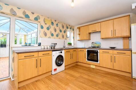 Northwold Road, Eastfield, Scarborough, North Yorkshire, YO11 photo 3