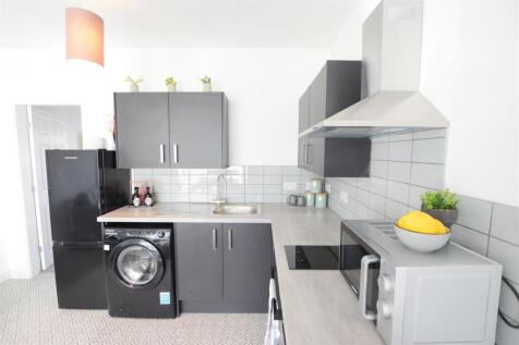 27/28 - Carholme Road - Student Apartment photo 4