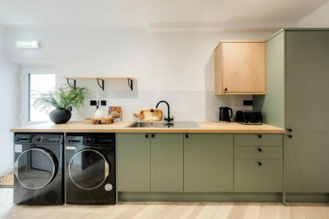 Faringdon Road, Swindon, Wiltshire, SN1 5DJ photo 4
