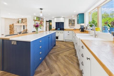 KITCHEN/FAMILY/DINING ROOM
