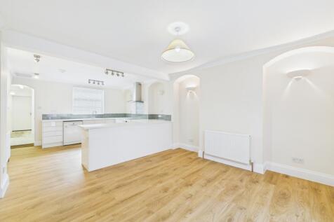 CAM04018G0-PR0218-STILL005