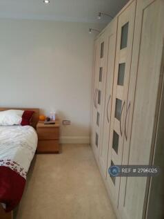 Double Room With Ensuite Wardrobes